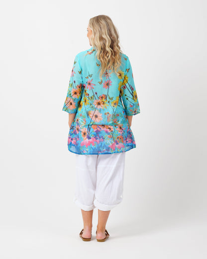 Collared pleated long shirt in sky blue garden
